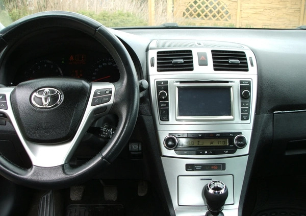Toyota Avensis cena 31990 przebieg: 192000, rok produkcji 2011 z Gliwice małe 191